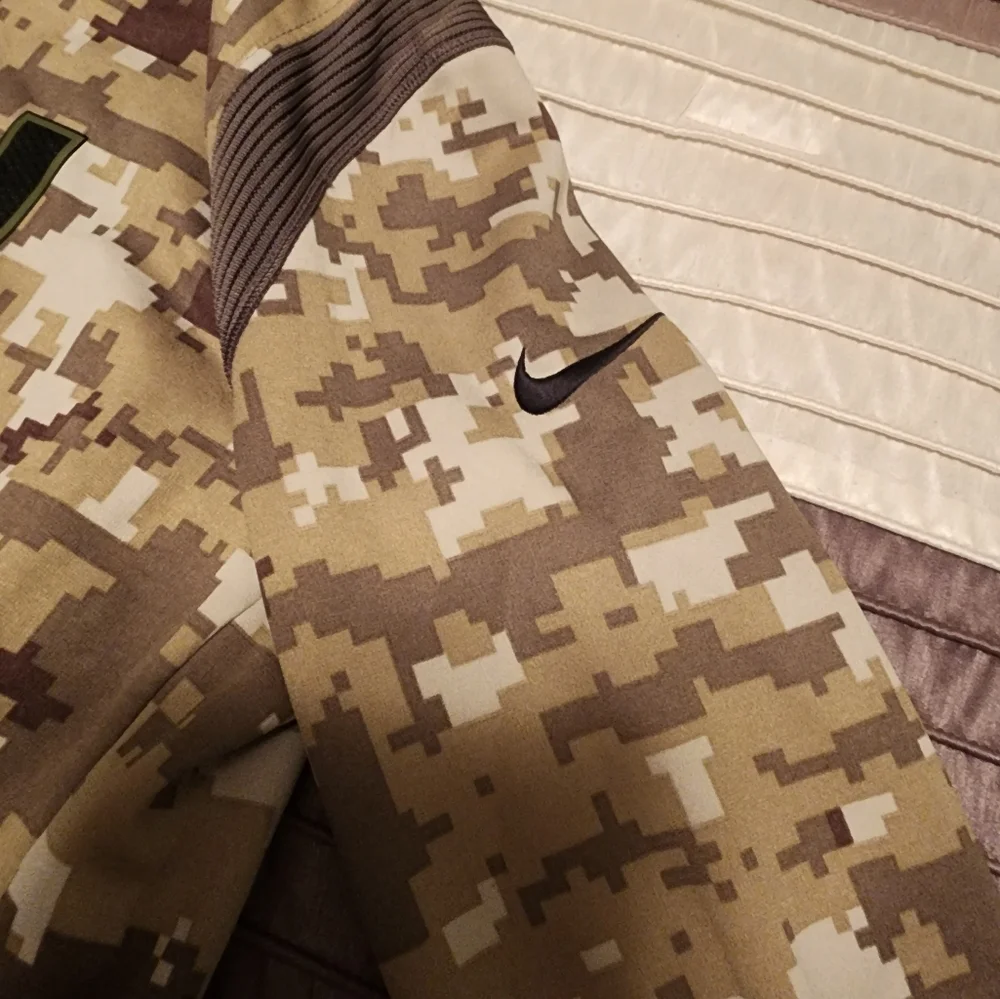Limited edition Giants Camo hood. - Picture 3 of 7